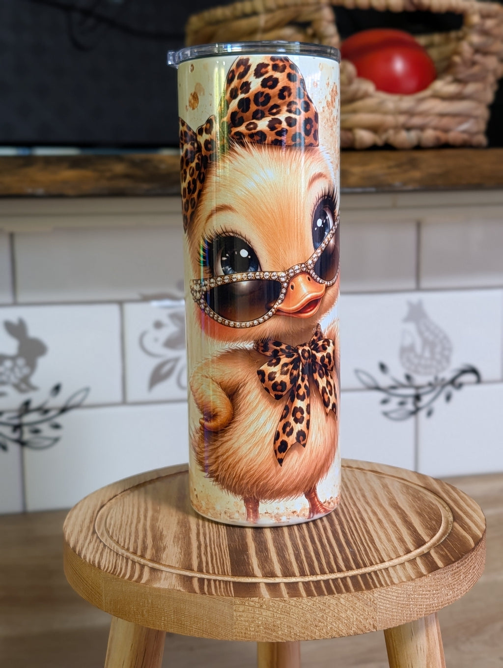 Glamour duck tumbler full front view with lid on